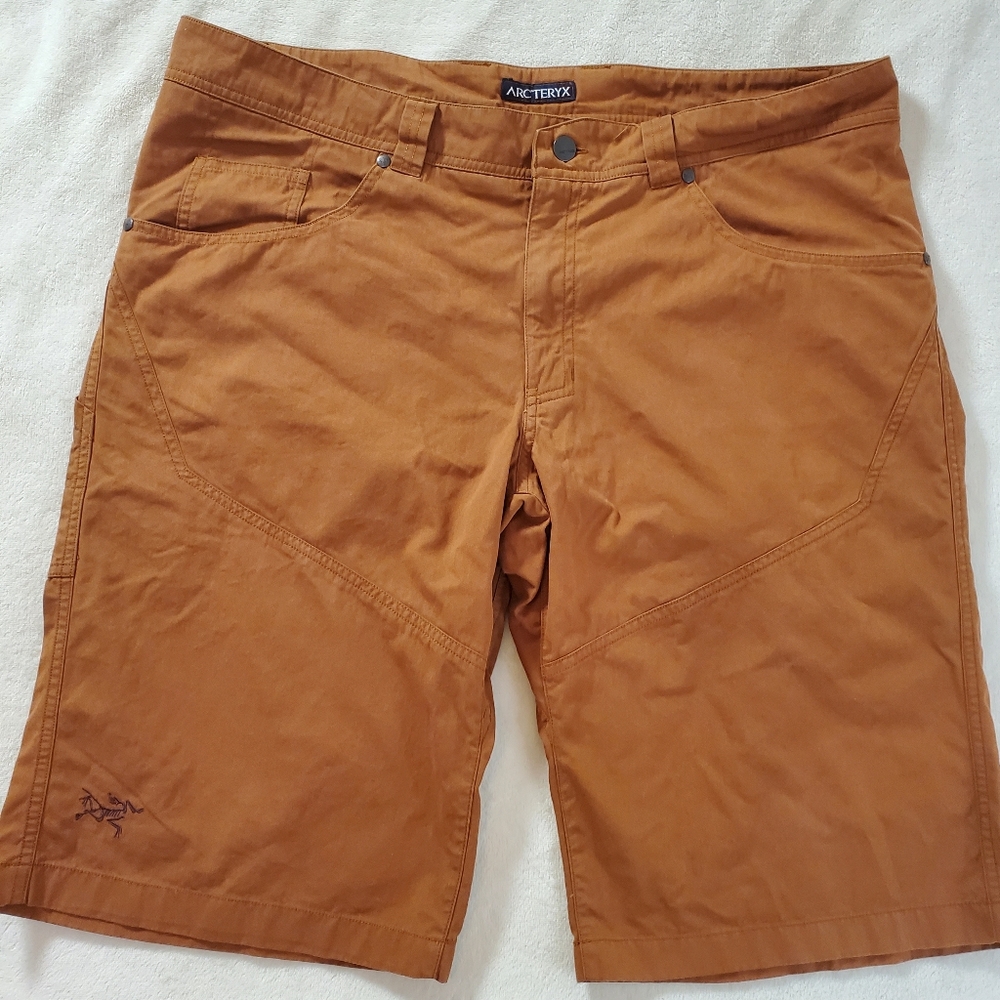 Arc'terex Men's Hiking Shorts. Size 38